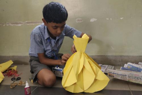 PAPER DRESS MAKING COMPETITION (23)